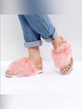 UGG Holly Sandal in Pink